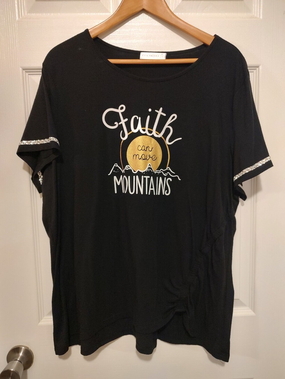 Women's Black 'Faith Can Move Mountains' Short Sleeve Tee